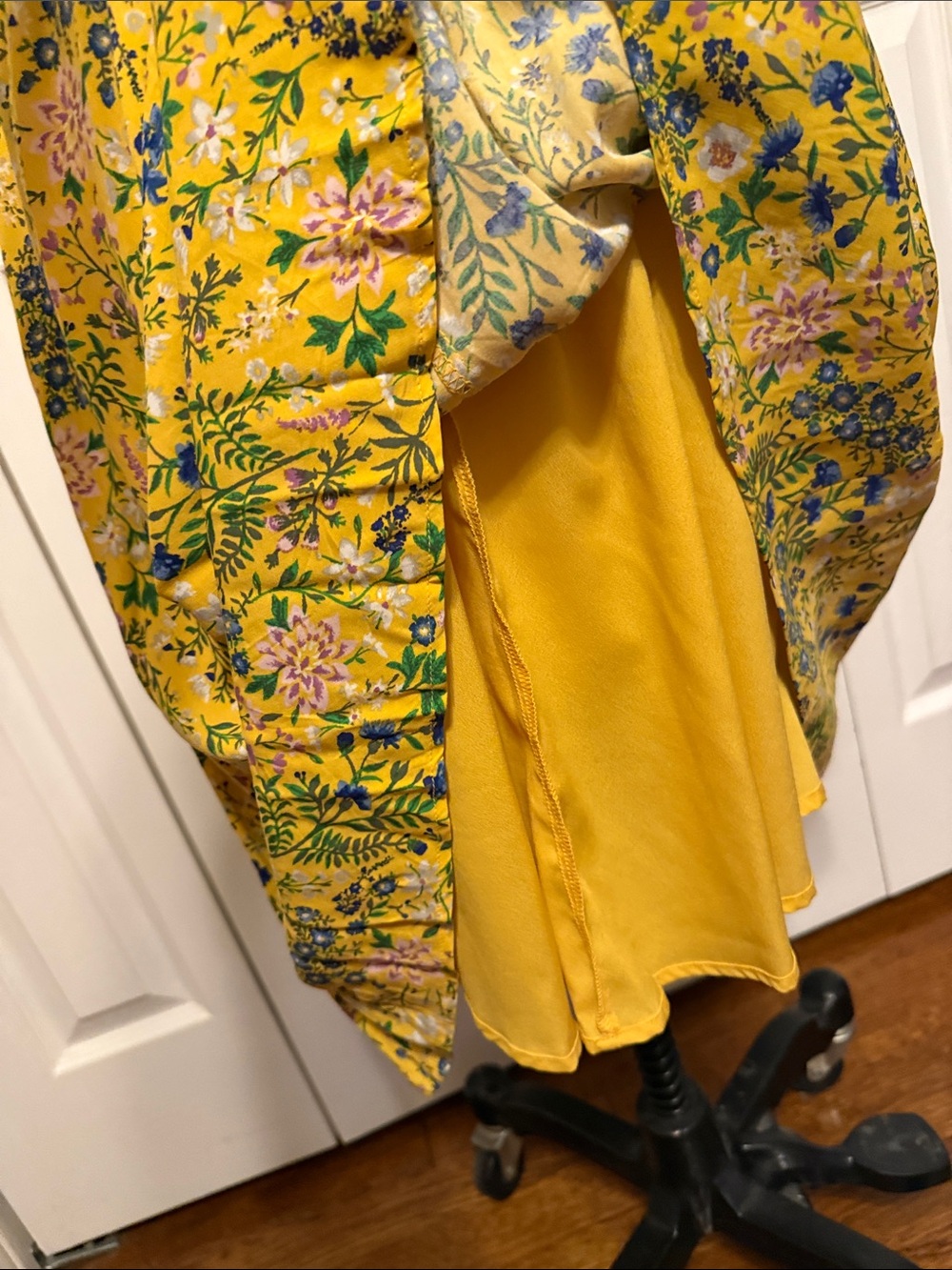 Yellow floral sundress size medium - Picture 6 of 7